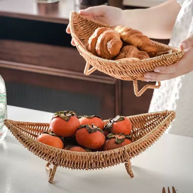 Food Platter Snacks - صينية فواكه على شكل هلال، طبق