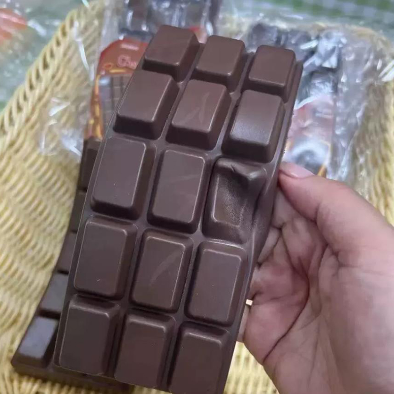 ألعاب سكويشي ناعمة على شكل شوك - مراجعة Junk Food Snacks وسعره